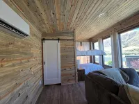 Lovely building with beautiful river view in charming White Bird - 2-Star