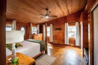 Peaceful Farm Cabin Getaway, 2BR w/ WiFi, AC & Sunrise Views