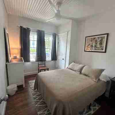 Charming 2-bedroom apartment, steps from the Wildwood Beach and Boardwalk Rooms
