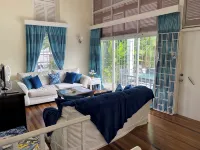 Spacious 6-bedroom house in lovely Christ Church with WiFi, AC - Homestay