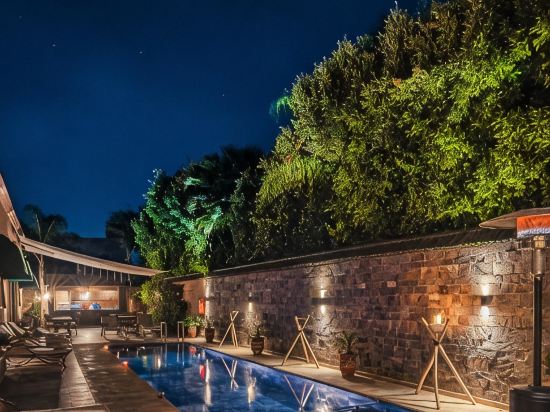 Yanis Guest House