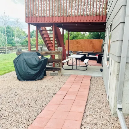 Mountain View Family Retreat. AC + Fire Pit + Fenced Yard + 3PM Check-IN