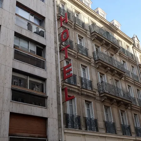 Hôtel Jean Bart Отели рядом с достопримечательностью «Матиньонский дворец»