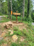 Charming 3-bedroom with loft bed Cabin in Rogersville with Fireplace