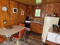 Charming Motel in Lovells 3 Bedroom 3 bath Full Kitchen feet away  AuSable River - Chalets