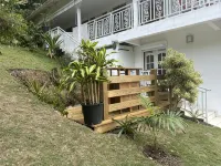 Lower villa with sea and mountain views Hotels in 