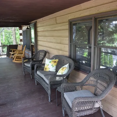 3-bedroom cabin at Norris Lake, Sleeps 8 WiFi Lake access Covered boatslip