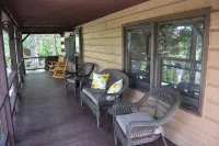 3-bedroom cabin at Norris Lake, Sleeps 8 WiFi Lake access Covered boatslip - 4 tähden