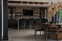 Luxury Lakefront designer-built property in Northwoods! 4 BDR, 10 Beds, 4 Bath - Homestays