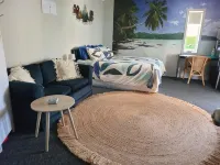Quiet studio. Park up and walk to beach, shops, cafés & bars! - Homestays