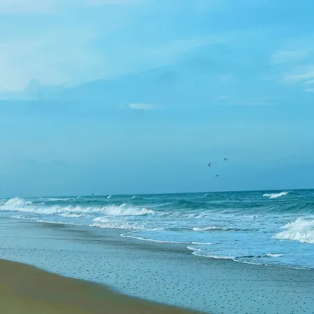 4-bedroom house in serene Avon with ocean view! Book your getaway now