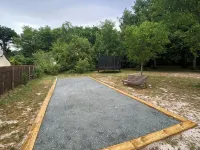 Chalet 10min from the ocean on large wooded grounds! Ideal for families! Hotels in Vendays-Montalivet