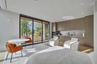 Luxury New Studio in Downtown Healdsburg with WiFi, AC, Poolhouse/Fitness Center - 3-Star
