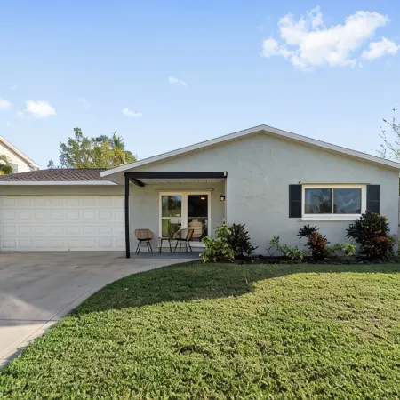 Heated Salt Pool & Hot Tub: 4mi to Beach!Great Family Friendly Vacation