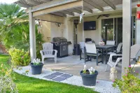 Resort Style Home- Pool Table- Walking Distance to Coachella Fest & Stagecoach
