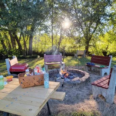 Saunders Cabin Wifi. Creek w/Fire Pit, Cornhole, ax Board, Horseshoes. Big Field - Homestays
