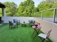 Charming Apartment with Terrace, Village on Foot - واي فاي
