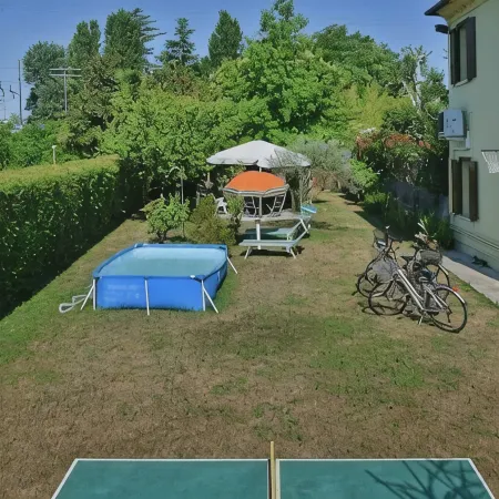 Single house with parking space and garden