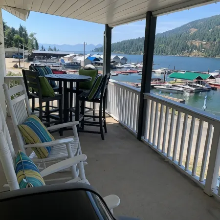 Waterfront Home-Great Boating/Fishing/Beach. Mountain Views, Close to Sandpoint