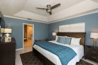 Walk to beach, restaurants and JW Marriott with private pool. Great amenities. - 4-Star