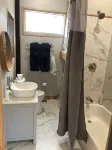 現代玻璃靜居福特谷木屋，配有WiFi、空調和電動汽車充電樁 - 小木屋