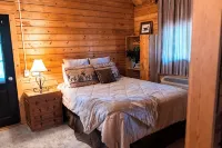 2 Lakeside : Charming 2-bedroom cabin with AC, WiFi in welcoming Solgohachia - Wi-Fi