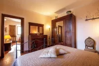 Paolina house, typical Tuscan structure with pool, surrounded by nature - Country Houses