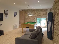 Beautifully Restored Farmhouse With Stunning Pool and HotTub. A great games room - สระว่ายน้ำส่วนตัว