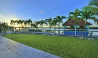 Waterfront, 100ft Dock, Kayaks, Bikes, Pool, Hot Tub, Basketball & Pickleball