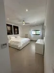 Beachfront Ultra Luxury - New Modern 2 Bed/2.5 Bath - Gym