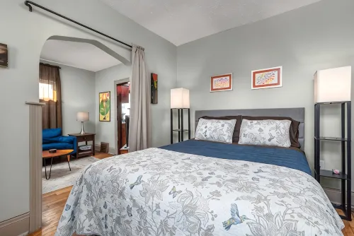 Tremont - 2BR apt - Pet Friendly, Convenient to Stadiums, Clinic, Museums & more - balcony
