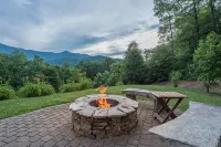 Sunset Ridge! Hot Tub+Fire Pit+Grill, WiFi, Mtn Views, Easy Access, Nearby Town! - Chalets
