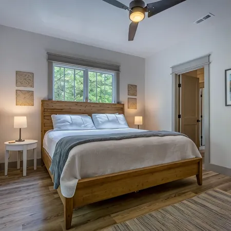 Lake James Country-style House - Deep Cove, Pool, Screen Porch, Kayaks & SUP!