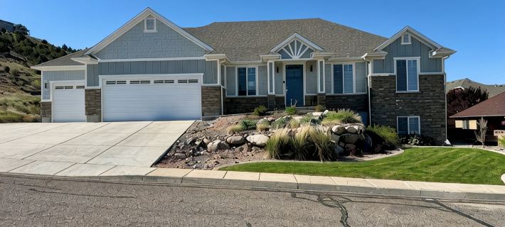 Spacious 5-BR Home. Pool Table, Air Hockey, TVs in Every Room, & Outdoor Dining Ξενοδοχεία στην πόλη Iron County