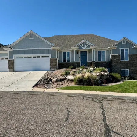 Spacious 5-BR Home. Pool Table, Air Hockey, TVs in Every Room, & Outdoor Dining