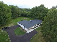 HOT TUB and SAUNA at 'CHIC HIDEAWAY''  Paw Paw Lake Golf club across the street - 4-Star