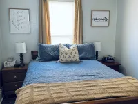 The Broadway Cottage - Great Bend Downtown(Pet Friendly) Hotels in Great Bend