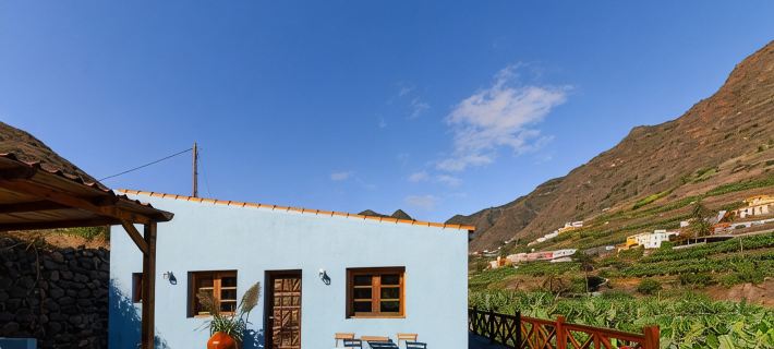 REST ENJOYING THE VIEWS OF THE SEA AND THE MOUNTAIN Hotels in Isla de la Gomera