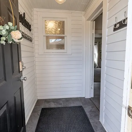 Downtown 1 Bedroom Charmer - Walk, Bike, Visit, Enjoy!!