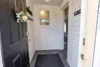 Downtown 1 Bedroom Charmer - Walk, Bike, Visit, Enjoy!!