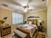 Luxury Key West feel steps from Historic downtown Stuart, minutes from the beach - พร้อมระเบียง