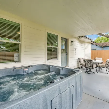 Modern 4BR/2B Home, with HotTub, Near DFW Airport