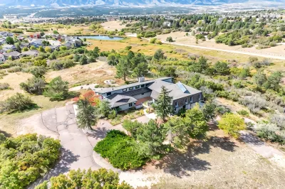6k SQ. FT./ 72 Acre Wildlife Preserve/ Hot Tub/ Grand Views Hotels in 
