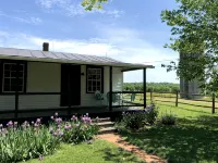 Bloomingdale Honeymoon Cabin Vintage Retreat with Mountain Views