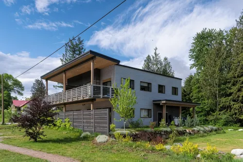 Perfect SLOCAN Getaway Suite - Beach - Hike - Bike - Homestays
