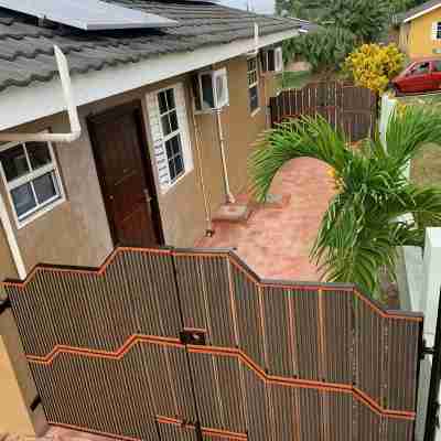 Studio bungalow WiFi/ Hot Water in flourishing Drax Hall Hotel Exterior
