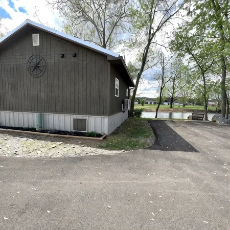 Gorgeous 2-bedroom cabin on the Watauga River!