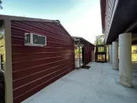 Waterfront Bandera Rustic Cabin on River-pet friendly - Chalets