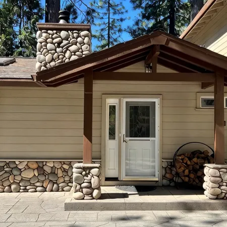 Spacious, Family Friendly, Hot Tub, Game Room, Forest View, Fireplace, 2 decks