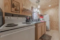 Tiny House close to Buffalo Point - 2-Star